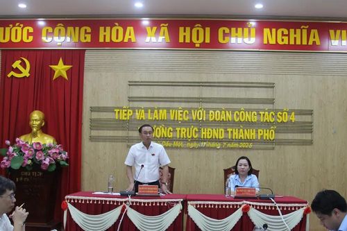 Phó Chủ tịch HĐND TPHCM Huỳnh Thanh Nhân khảo sát tình hình hoạt động tại phường Thủ Dầu Một