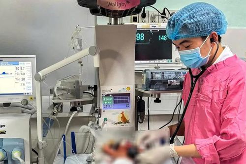 Khánh Hòa: Cứu sống bé sinh non 26 tuần tuổi, nặng 700g