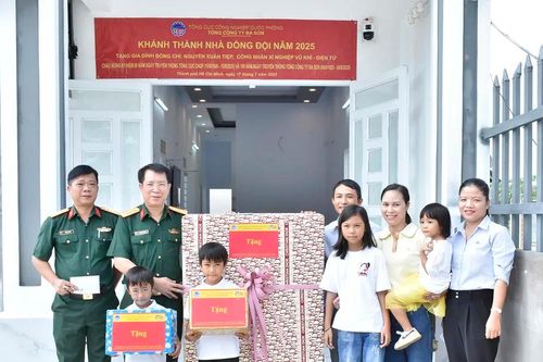 Tổng Công ty Ba Son tặng nhà đồng đội và thăm Mẹ Việt Nam Anh hùng