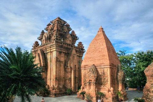 Di tích quốc gia đặc biệt tháp Bà Ponagar