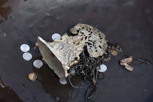 Thợ lặn sông Yamuna săn của quý giữa hiểm nguy