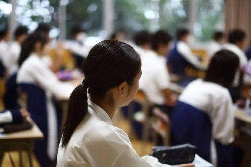 Giáo viên, phụ huynh Hàn Quốc trộm đề thi