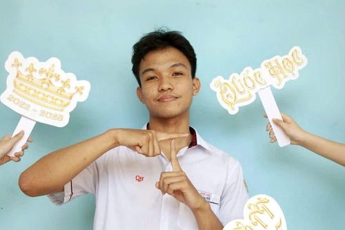 Nam sinh điểm cao nhất khối A00 tại Huế 'bật mí' bí quyết học tập và rèn luyện