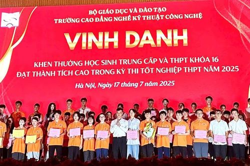 79 học viên trường nghề đạt điểm cao tại kỳ tốt nghiệp THPT được vinh danh