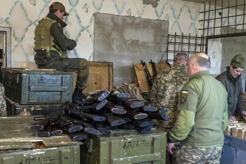 Viện trợ Ukraine: Không phải nước nào cũng sẵn lòng mua vũ khí Mỹ cho Kiev, Tổng thống Zelensky phàn nàn về Washington?