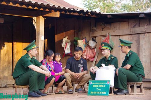 Gieo mầm yêu thương nơi biên cương Tổ quốc