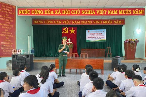 Tuyên truyền phòng, chống mua bán người và ma túy học đường cho học sinh