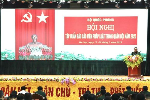 Phấn đấu mỗi cán bộ, chiến sĩ quân đội là một báo cáo viên, tuyên truyền viên pháp luật
