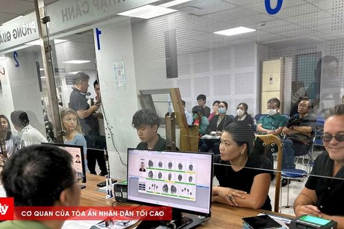 Người nước ngoài háo hức đi làm định danh điện tử mức 2