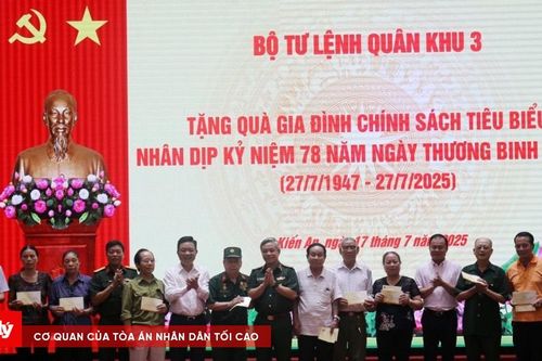 Quân khu 3 thăm, tặng quà các gia đình chính sách tại Hải Phòng