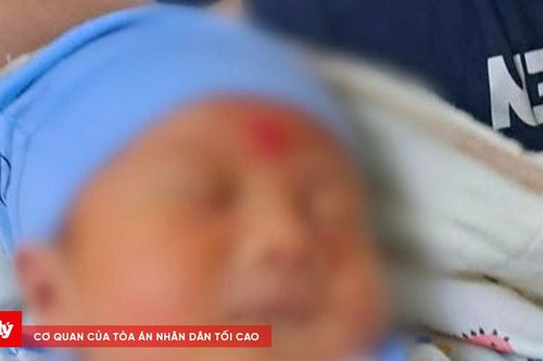 Bé trai mới sinh bị bỏ rơi trong chiếc làn