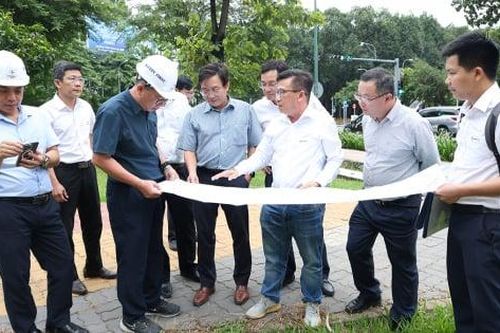 Kiểm tra dự án truyền tải điện cấp bách, đảm bảo cung cấp điện cho sân bay Tân Sơn Nhất