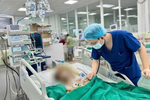 Uống nửa lít rượu mỗi ngày suốt 10 năm, cụ bà nhập viện trong tình trạng nguy kịch