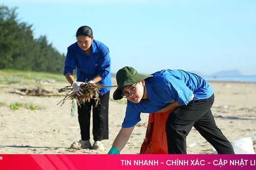 Hơn 400 người làm sạch môi trường Khu du lịch biển Xuân Thành