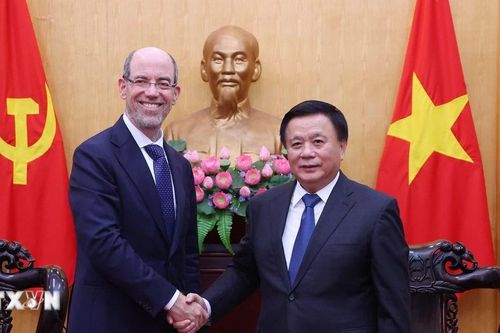 Hợp tác ứng dụng AI, dữ liệu lớn trong đào tạo cán bộ lãnh đạo ở Việt Nam