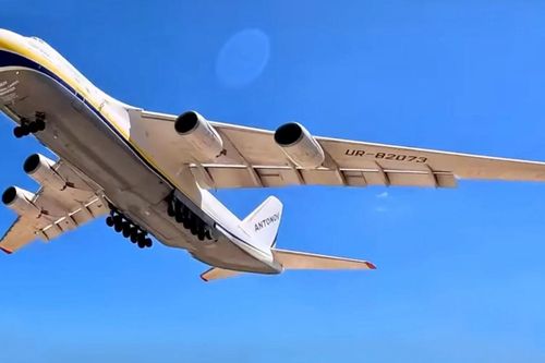Máy bay vận tải khổng lồ AN-124 Ruslan bất ngờ xuất hiện trên bầu trời Kiev