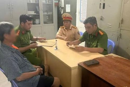 Người đàn ông khai lý do viết chữ 'bắn tốc độ' bằng sơn trên đường