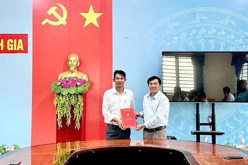 Vĩnh Gia công bố quyết định thành lập Đảng bộ UBND xã