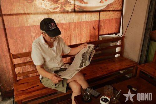 Mùi mực in giữa thời tin tức 'chạm'