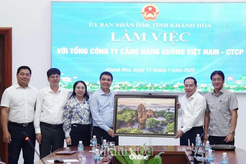 Lãnh đạo tỉnh Khánh Hòa làm việc với Tổng Công ty Cảng Hàng không Việt Nam - CTCP