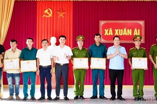 Xã Xuân Ái khen thưởng 9 cá nhân có thành tích xuất sắc trong công tác tìm kiếm cứu nạn, cứu hộ và phòng, chống ma túy