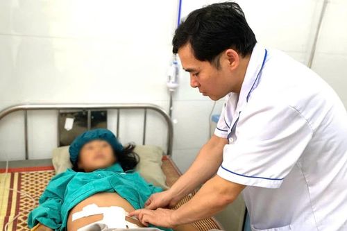 Bệnh viện Đa khoa số 3 phẫu thuật thành công khối u nặng 9kg cho bé gái 14 tuổi
