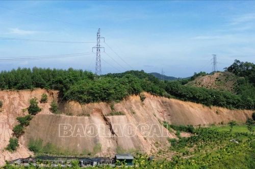 Đào taluy gây mất an toàn cho công trình truyền tải điện