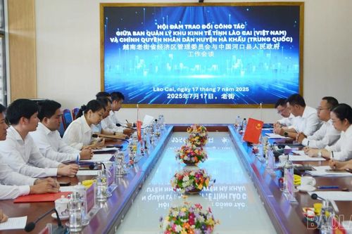 Hội đàm trao đổi công tác giữa Ban Quản lý khu kinh tế tỉnh Lào Cai và Chính quyền Nhân dân huyện Hà Khẩu