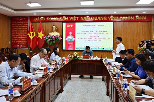 Đồng chí Nguyễn Khắc Bình kiểm tra việc vận hành chính quyền địa phương 2 cấp tại Lâm Hà