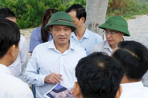 Phó Chủ tịch UBND tỉnh Lê Trọng Yên thực địa quỹ đất hai bên đường ĐT.706B