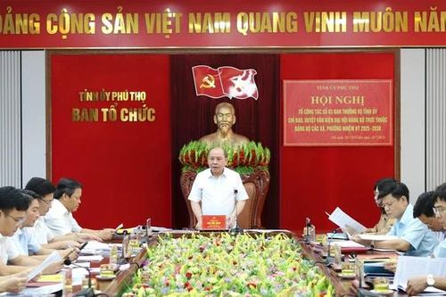 Tổ công tác số 3 duyệt văn kiện Đại hội Đảng bộ các xã