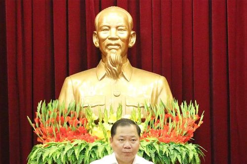 Phó Bí thư Thường trực Tỉnh ủy Nguyễn Phi Long chỉ đạo, duyệt Văn kiện Đại hội Đảng bộ 12 xã, phường