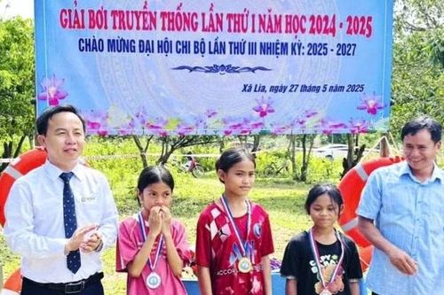 Vì sự nghiệp 'trồng người' ở vùng khó