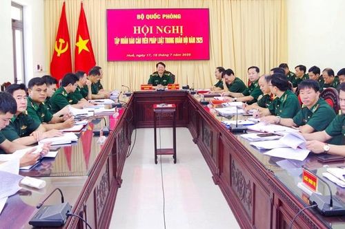 Tập huấn báo cáo viên pháp luật trong quân đội