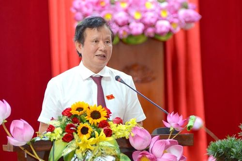 Thông qua nhiều nghị quyết quan trọng, thúc đẩy phát triển toàn diện