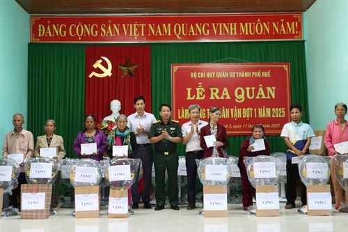 Ra quân làm công tác dân vận tại xã A Lưới 3