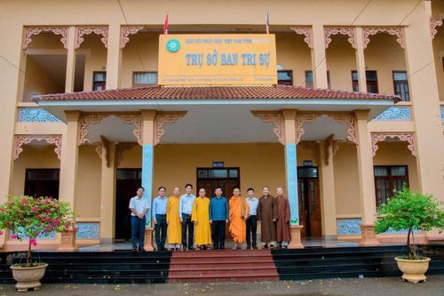 Cà Mau: Trưởng ban Tuyên giáo và Dân vận Tỉnh ủy thăm trường hạ Long Phước
