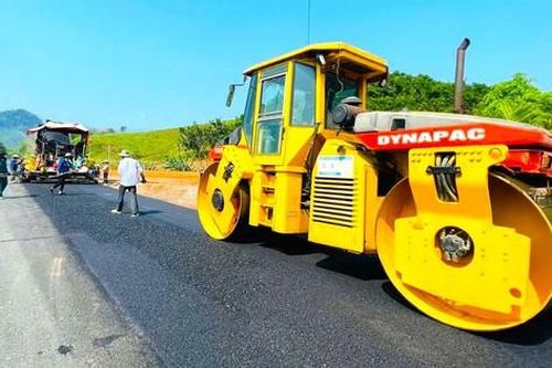 Phê bình nhà thầu thi công chậm tiến độ dự án cải tạo, nâng cấp QL14E