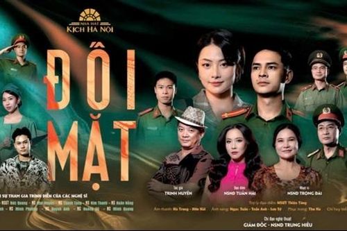 Biểu diễn vở kịch 'Đối mặt' - tác phẩm đoạt Huy chương Bạc tại Liên hoan sân khấu về người chiến sĩ CAND