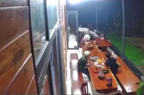 Người đàn ông bị bắn tử vong khi ngồi nhậu trước nhà