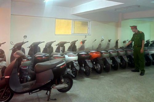 Thủ đoạn tinh vi của đường dây sản xuất xe máy điện giả