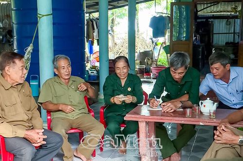 Ðồng vốn thắm nghĩa tình đồng đội