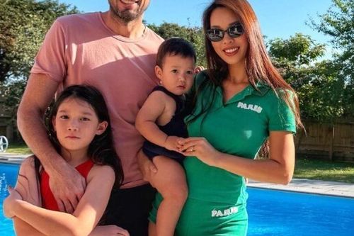 Hà Anh 'nai lưng bù đầu' khi đưa con về quê chồng ở Anh, 2 con lai Tây góp nhặt nét đẹp của bố mẹ