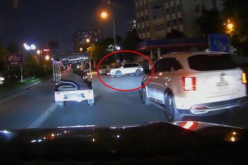 Hành vi bất thường của nam giảng viên lái ô tô trước khi gây tai nạn kinh hoàng khiến nhiều người nóng mặt
