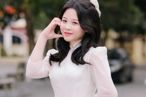 Nữ sinh quê lúa đạt 30/30 khối A00, trở thành thủ khoa toàn quốc đầu tiên của trường làng