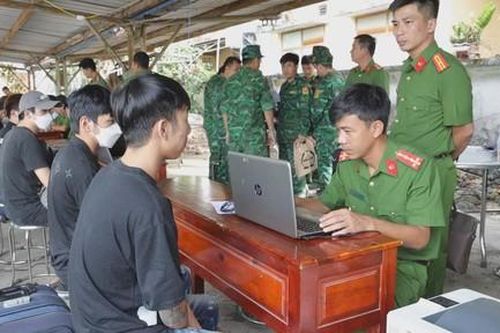 Cạm bẫy mua bán người qua mạng
