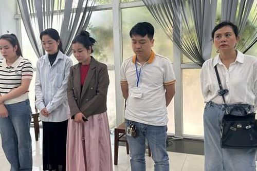 Khởi tố nhóm giả danh bác sĩ 'vẽ bệnh' tại phòng khám phụ khoa