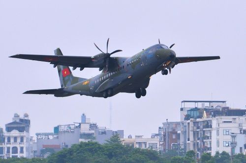 Dàn 'ngựa thồ' lần đầu huấn luyện trên bầu trời Hà Nội chuẩn bị diễu binh 2/9