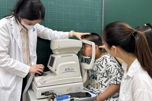 Tình trạng gia tăng cận thị học đường, phụ huynh cần biết các biện pháp quản lý