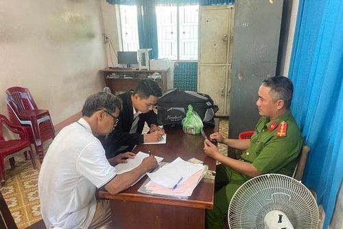 Đà Nẵng: Đi chợ nhặt được túi xách có 150 triệu đồng, người dân nhanh chóng giao nộp Công an để trả lại người đánh rơi